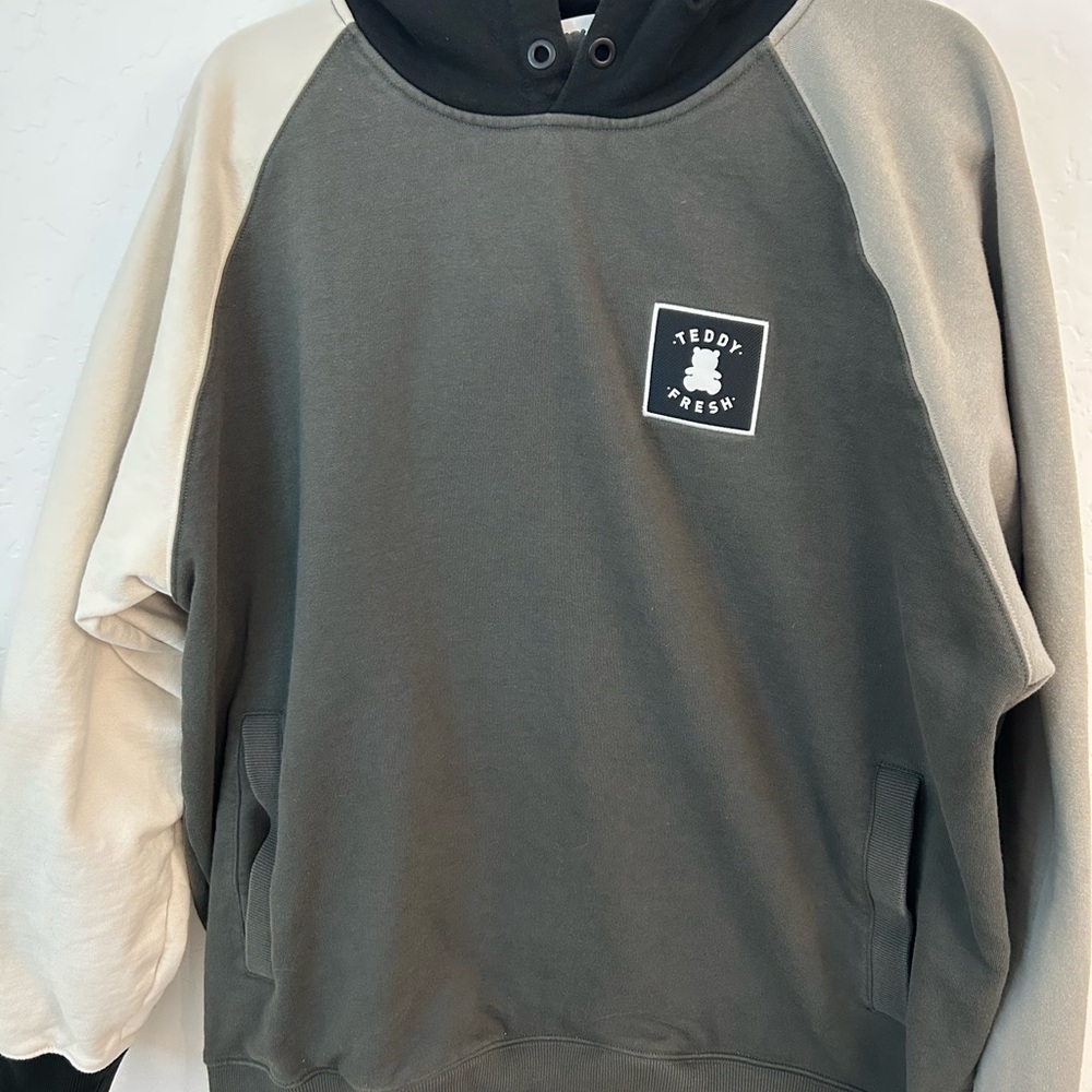 Teddy Fresh color block hoodie 2.0. Gray/black raglan sleeves. Unisex 2XL